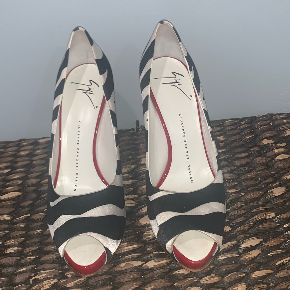 Giuseppe Zanotti Heels 👠 - Picture 3 of 7